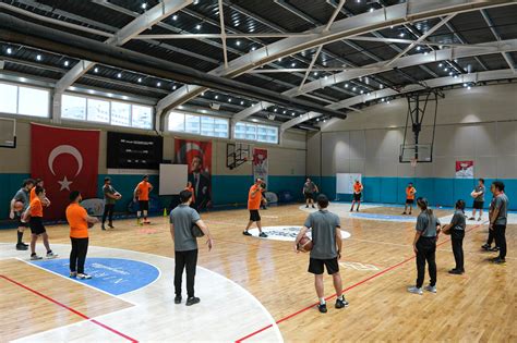 Basketbol’da Antrenör Değişikliklerinin Etkisi